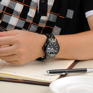 นาฬิกาข้อมือควอตซ์แฟชั่นสีโรสโกลด์สำหรับผู้หญิง กันน้ำ แสดงวันที่และสัปดาห์ สายสแตนเลส สไตล์หรูหราสำหรับธุรกิจและกีฬา เหมาะเป็นของขวัญ - Product Image 4