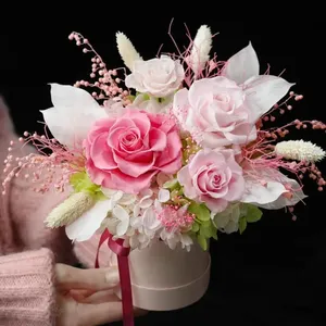 Roses éternelles stabilisées pour la Saint-Valentin et la Fête des Mères, avec boîte cadeau - Product Image 2