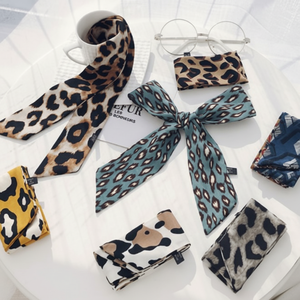 Sciarpa tradizionale con stampa leopardata/scialle alla moda Petit foulard - Product Image 1