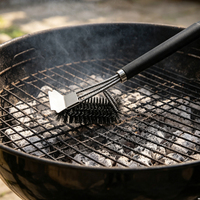 Brosse de nettoyage de barbecue robuste 3-en-1 avec grattoir et poils en acier, manche long de 40,3 cm pour grilles à gaz et à charbon de bois