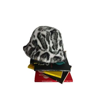 <span class=keywords><strong>Cappello</strong></span> a Secchiello Invernale da Donna in Finta Pelliccia Leopardata con Bottone, Stile Giapponese e Coreano - Product Image 5