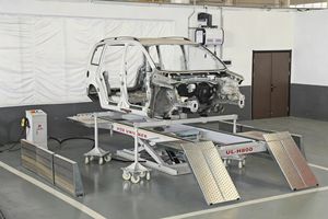 Redresseur de châssis automobile Uniliner UL-H800 5000 kg, équipement de correction de châssis pour centre de réparation de véhicules électriques - Product Image 3