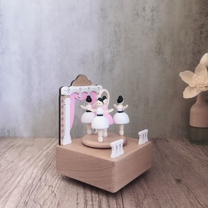 Carosello a vento in <span class=keywords><strong>legno</strong></span> <span class=keywords><strong>di</strong></span> faggio per ornamenti per la casa realizzato a mano dal produttore - Product Image 3