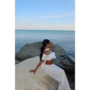 Conjunto de Bikini de Dos Piezas con Diseño de Loto Blanco, Elegante Traje de Baño para Mujer - Product Image 1