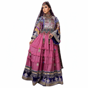 Robe Banjara Vintage Afghani Antique avec broderie à la main en dentelle et boutons Détails-Longueur au sol Taille naturelle Coupe surdimensionnée - Product Image 1