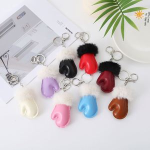 Pendentif créatif en forme de petits gants en peluche d'hiver, mini porte-clés mignon, accessoires de décoration pour sac à dos scolaire - Product Image 2