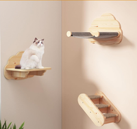 Arbre à chat mural moderne en bois massif avec étagères, perchoirs, marches, échelle et hamac d'escalade - Emballé en carton
