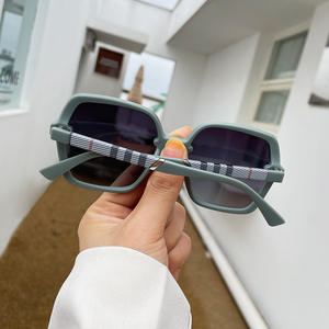 Lunettes de soleil pour femmes de la marque B, UV400, polarisées, monture en PC, lentilles TAC, type 3, pare-soleil, couleur noire, YC022 F1 - Product Image 3