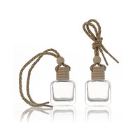 Diffuseur de désodorisant de voiture carré de luxe personnalisé 8ml contenant de parfum suspendu vide automatique avec bouchon en liège et bouchon à vis