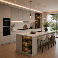 Meubles de cuisine laqués avec façades grises mates, niches en bois fumé et îlot central avec sièges