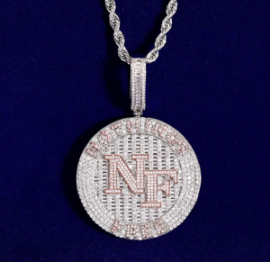 Pendentif initial rond en moissanite serti clos, style hip-hop personnalisé en argent sterling 925 pour hommes et femmes - Product Image 4