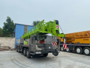 Grúa Móvil Usada Zoomlion ZTC500T5 de 50 Toneladas con Motor de Elevación en Altura en Venta - Product Image 2