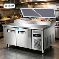 Table de préparation de pizzas durable, station de salade réfrigérée avec dessus en verre protecteur pour l'efficacité des cuisines commerciales