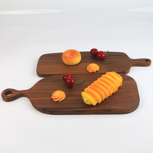 Planche à découper en bois de noyer noir de style japonais 40x14x1.5cm rectangulaire avec poignée pour usage en cuisine - Product Image 2