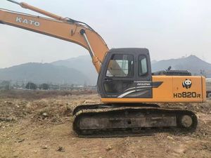 Precio barato de fábrica Original KATO HD820R Excavadora de tamaño mediano con orugas hidráulicas diésel con excelentes condiciones de trabajo a la venta - Product Image 2