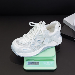 Chaussures pour étudiantes - Chaussures de sport estivales confortables et respirantes, style tendance, design multifonctionnel et décontracté pour femmes - Product Image 1