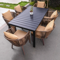 Ensemble de meubles de salle à manger d'extérieur pour hôtel ou villa, style moderne, design rectangulaire noir, pour 8 personnes, table et chaises