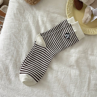 Chaussettes mi-mollet en coton pour femmes avec rayures brodées et contraste de couleur chien, nouvelles chaussettes longues