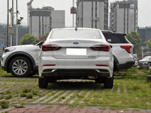 ฟอร์ด โฟกัส 1.5 ลิตร เกียร์อัตโนมัติ รุ่นแพลตตินัม ปี 2021 เป็นรถซีดานขนาดกะทัดรัด - Product Image 5