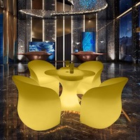 Meubles de bar lumineux, table et chaises LED illuminées, mobilier LED pour discothèque en plein air, table pour événements en plein air dans le jardin