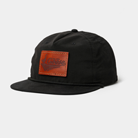 Casquette de baseball à 5 panneaux non structurée personnalisée en vert, tissu en nylon doux, casquette snapback avec visière plate, patch en cuir et logo brodé