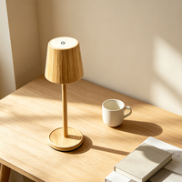 Lampe de table LED tactile sans fil en gros, cadre entièrement en bambou, rechargeable USB-C, intensité réglable, pour la maison, l'hôtel, le café, ou comme cadeau