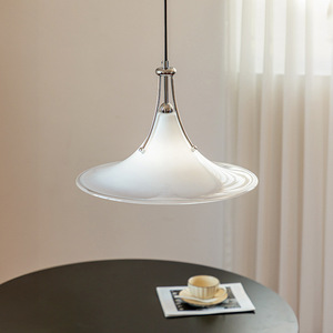Lámpara Colgante Blanca de Diseño Creativo Personalizada con Forma de Platillo Volador para Restaurante, Bar, Estudio, Dormitorio, Cafetería - Product Image 1
