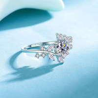 Bague de mariée pour femme en argent sterling S925 plaqué rhodium avec moissanite ovale 1 carat 5*7mm et pierres latérales en grappe inspirées de la flocon de neige