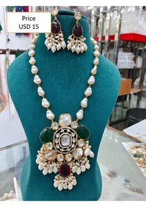Conjunto de Joyería Tradicional de Diseño con Kundan y Perlas, Detalles en Piedras Verdes y Marrones, Collar y Aretes de Boda para Mujer - Product Image 3