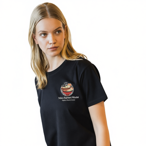 เสื้อยืดนิโกะ ราเมน เฮ้าส์สีดำ เสื้อผ้าส่งเสริมการขายสำหรับทุกเพศ - Product Image 2