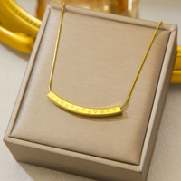 Collier Cœur Exquis en Acier Inoxydable pour Femme, Chaîne Serpent Haut de Gamme Personnalisée, Style Luxe Léger, Polyvalent, Idéal Cadeau