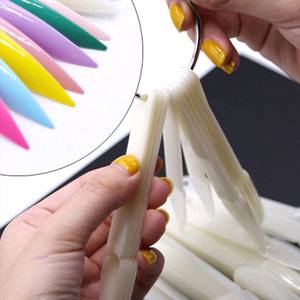 Plaque de <span class=keywords><strong>couleur</strong></span> de vernis à ongles en forme d'éventail de 50 couleurs pour l'exercice et l'affichage comprend un outil d'art des ongles et un <span class=keywords><strong>modèle</strong></span> de carte de <span class=keywords><strong>couleur</strong></span> à vis à anneau - Product Image 3