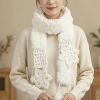 Écharpe pour femme en fausse fourrure écologique, essentielle pour l'hiver, avec pompons floraux, sensation de luxe, chauffe-cou, vente directe d'usine, ODM