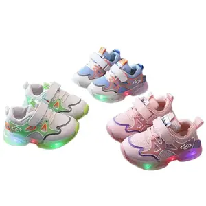 Anak-anak Baru Sepatu Lampu LED Glow Fashion Dipotong Anak Laki-laki Perempuan Bayi Olahraga Kets Berwarna Merah Muda Bernapas Mesh Sepatu Kasual Cut Lembut Sole
