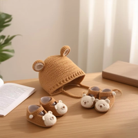 Kit de Ganchillo DIY de J.M Fashion para Principiantes, Conjunto de Gorro y Zapatos con Orejas de Oso, Paquete de Materiales para Tejer a Mano con Tutorial en Video