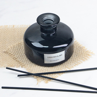Diffuseur d'arômes rond noir de luxe de 180 ml avec bouchon en liège et roseau, design élégant, populaire dans un emballage en carton