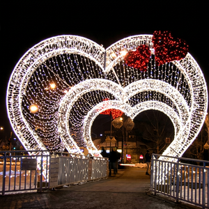 Instalaciones de Luces Románticas en Forma de Corazón que Brindan un Espacio Fotográfico Compartible para Patios de Hoteles y Plazas Comerciales - Product Image 1