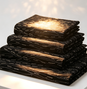 Tissu en <span class=keywords><strong>velours</strong></span> <span class=keywords><strong>noir</strong></span> de poids moyen, brodé de perles tubulaires, tissu texturé amincissant pour robe moulante à manches courtes pour femme - Product Image 3