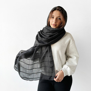 Bufanda de Poliéster de Color Sólido, Transpirable, Venta al por Mayor, Ligera, Estilo Europeo y Americano, Bufanda Larga Premium para Mujer - Product Image 1