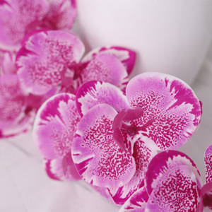 Orquídea Phalaenopsis Artificial de 9 Cabezas, Tallo Único, Alta Simulación, PU, Decoración de Boda, Estilo Nórdico, Arreglo Floral de Mesa - Product Image 2