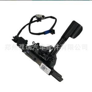 Cerradura de capó Hyundai 81130-P1010 de material compuesto negro para reparación y reemplazo del motor - Product Image 2