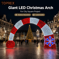 Arche lumineuse interactive 3D LED extérieure en forme de chapeau de Père Noël et de bonbons pour la rue commerciale, projet d'éclairage festif saisonnier et emblématique de Noël