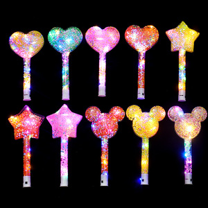Bâtons lumineux LED scintillants en forme de flocon de neige, cœur, étoile et Mickey Mouse pour concerts, bars et activités pour enfants - Product Image 2