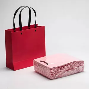 Специальная веревка, красная одежда для покупок, подарочная упаковка, белая картонная портативная бумага с логотипом на заказ, картонная сумка для переноски