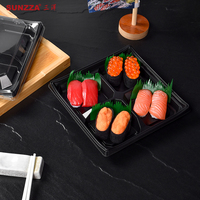Sunzza SuShi Box Boîte d'emballage de fruits à emporter de qualité alimentaire PET 4 compartiments Plateau intérieur noir avec couvercle transparent séparé