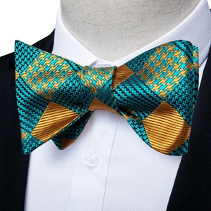 Papillon da Uomo in Seta con Motivo a Quadri Ciano e Oro, Design Personalizzato OEM ODM, Vendita all'Ingrosso con Ricamo Jacquard - Product Image 6