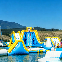 Parc aquatique gonflable personnalisé pour les stations familiales avec parcours d'aventure sur l'eau et trampolines aquatiques