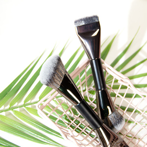 Brocha de Maquillaje Profesional de Doble Punta con Pelo Sintético y Mango de Madera para Base, Colorete y Maquillaje de Mejillas - Product Image 6