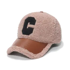 새로운 패션 플러시 폴라 양털 열 야구 모자 알파벳 패턴 겨울 따뜻하게 유지 패션 가죽 야구 모자