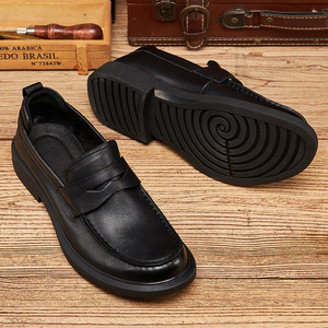 Zapatos de cuero casuales minimalistas británicos de otoño - zapatos de negocios de una pieza para hombre con suela suave - zapatos cómodos para hombre - Product Image 2